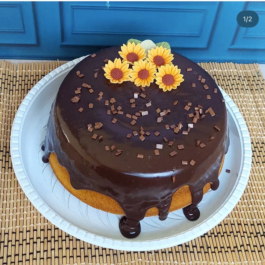 Doces com mini flores de açúcar feitos por aluna do curso 4